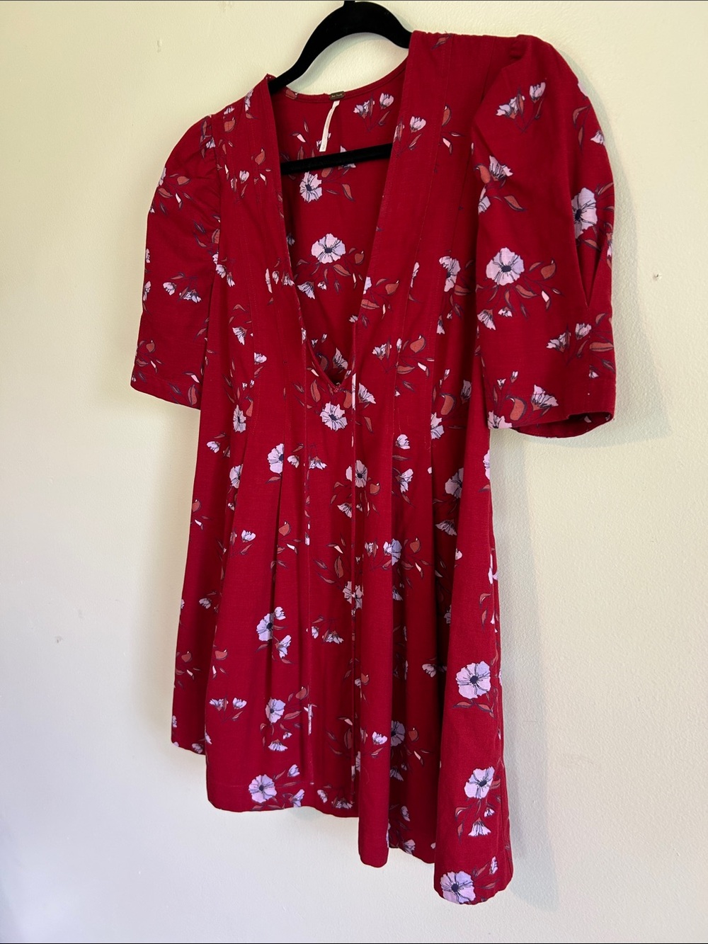 Free People Red Floral V-Neck Mini Dress NWOT Size Small - Picture 3 of 5